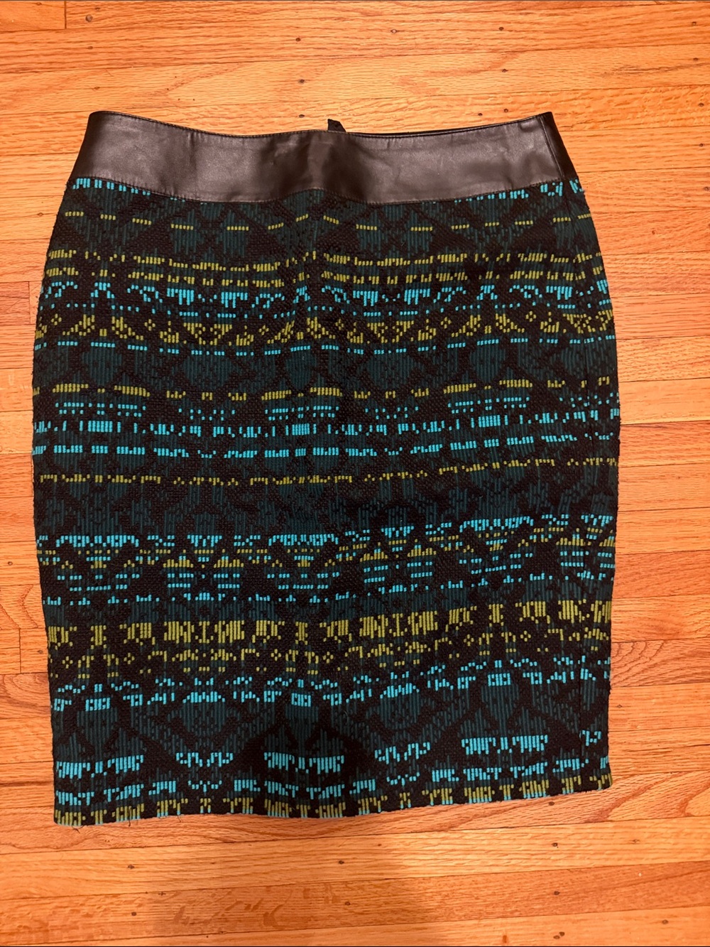 AKRIS PUNTO Black Pencil Skirt with Teal & Olive Geometric Pattern